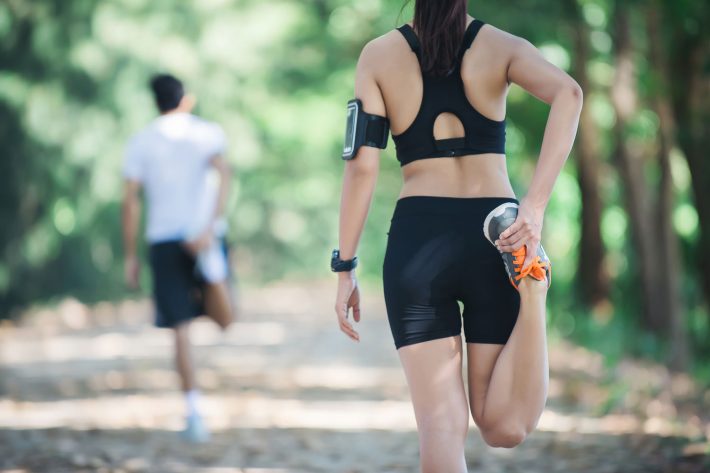 Athlete using wearable technology for performance tracking in sports physiotherapy in Australia